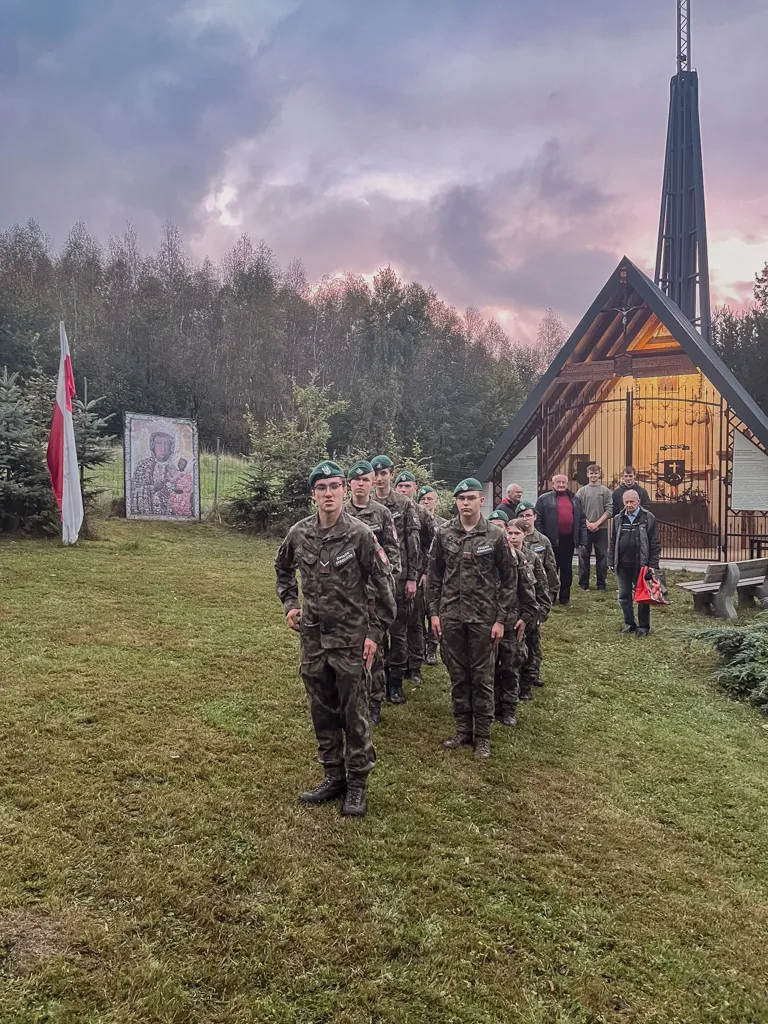 Początek drogi krzyżowej przy Krzyżu Jubileuszowym
