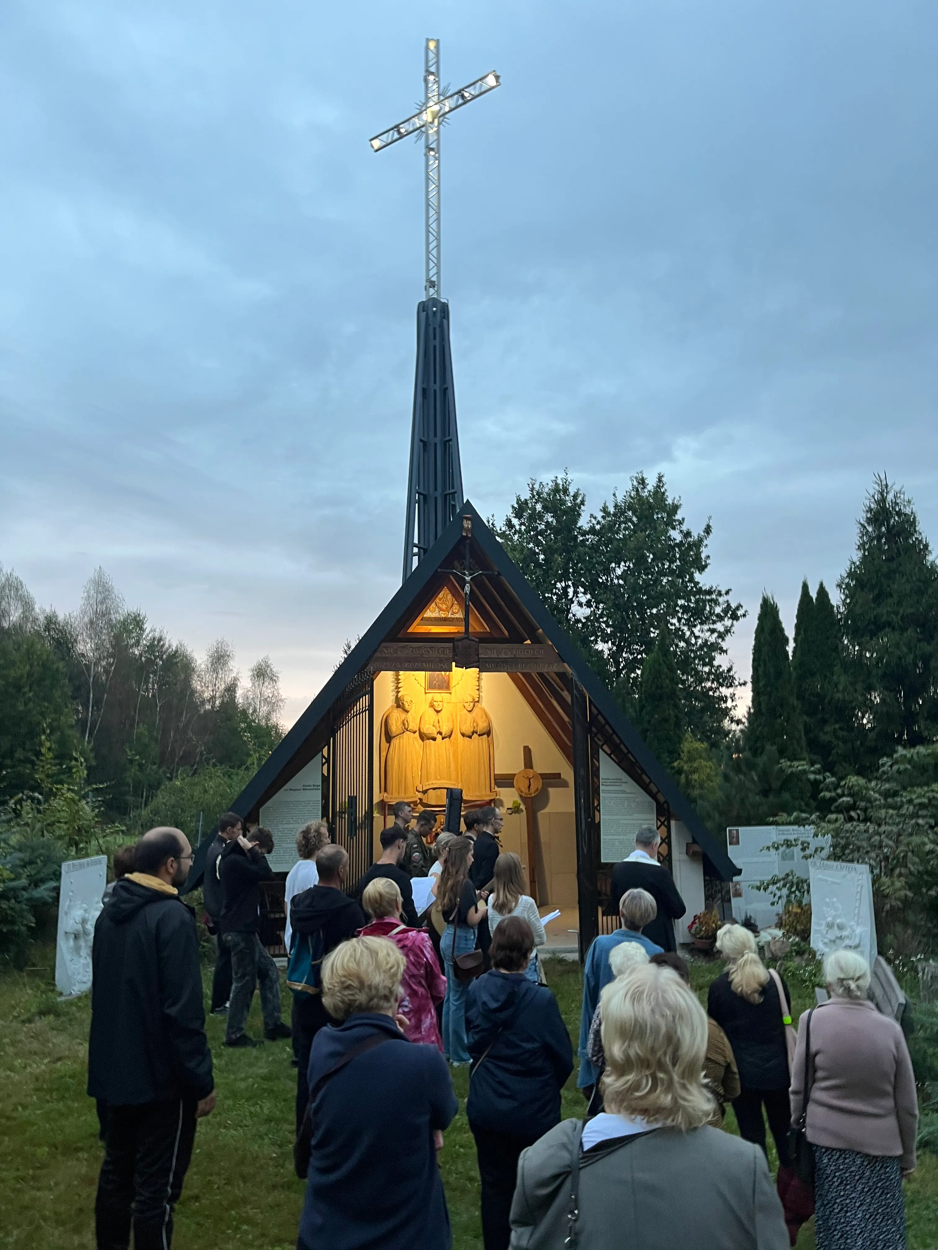 Młodzież Oazowa z Andrychowa przy Krzyżu Jubileuszowym